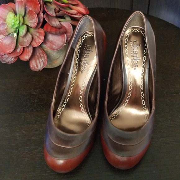 CHARLES DAVID Like New Brown Heels Pump, Size 7M - Picture 6 of 6